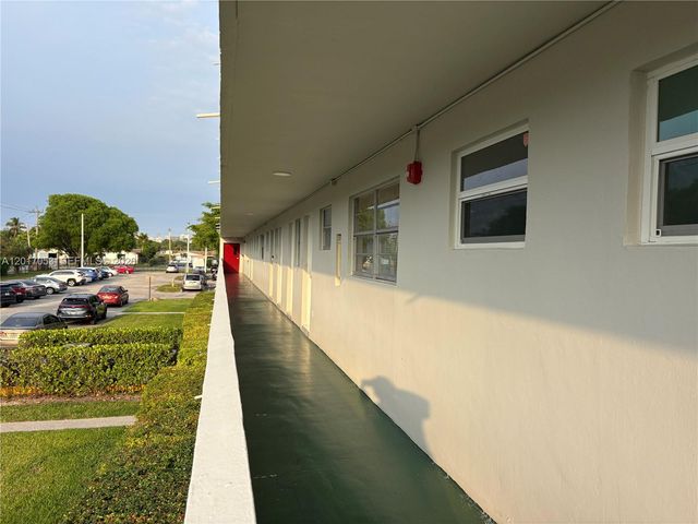 1770 NE 191st St 203-1, Miami, FL 33179