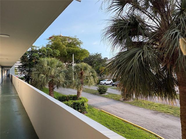 1770 NE 191st St 203-1, Miami, FL 33179