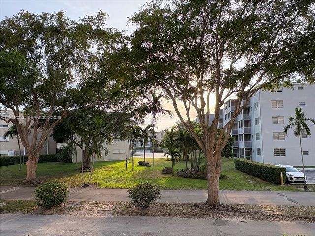 1770 NE 191st St 203-1, Miami, FL 33179
