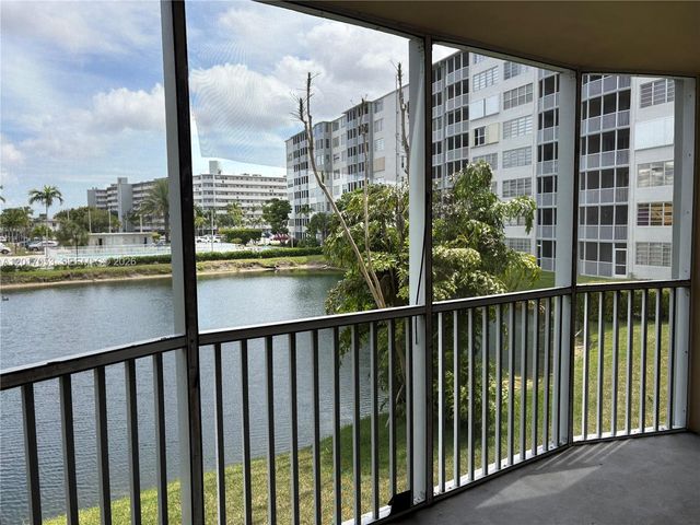 1770 NE 191st St 203-1, Miami, FL 33179