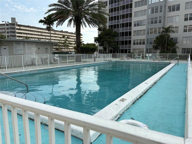 1770 NE 191st St 203-1, Miami, FL 33179