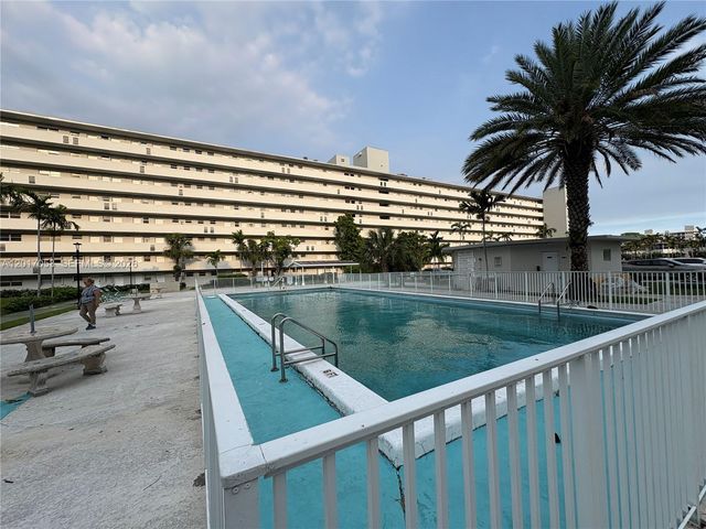 1770 NE 191st St 203-1, Miami, FL 33179