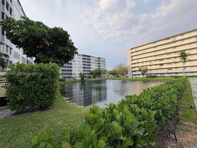 1770 NE 191st St 203-1, Miami, FL 33179