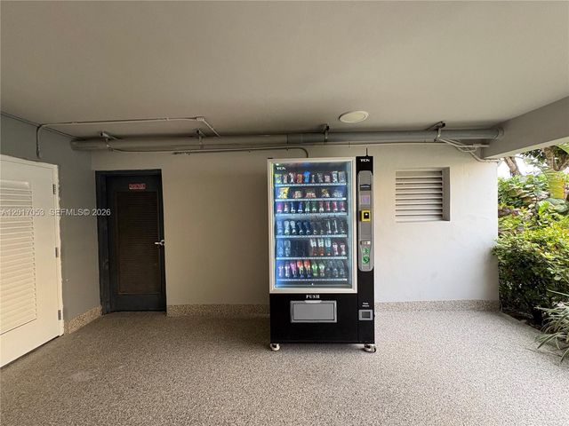 1770 NE 191st St 203-1, Miami, FL 33179