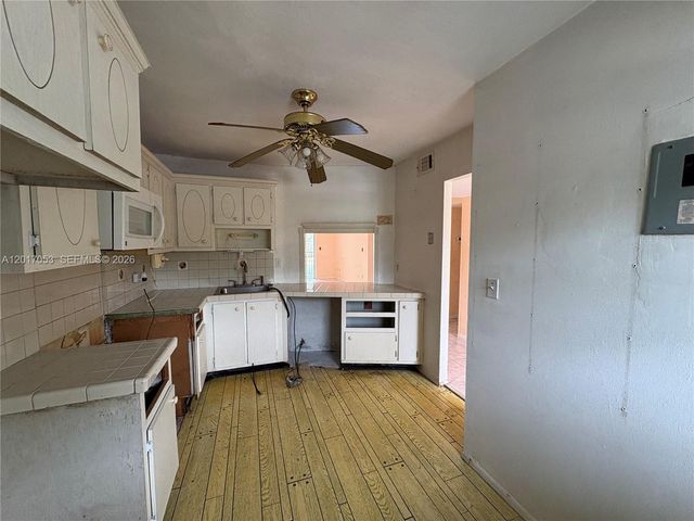 1770 NE 191st St 203-1, Miami, FL 33179