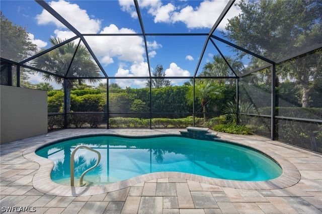 7156 Live Oak DR, Naples, FL 34114