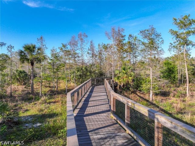 7156 Live Oak DR, Naples, FL 34114