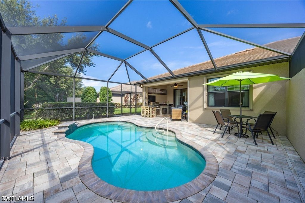 7156 Live Oak DR, Naples, FL 34114