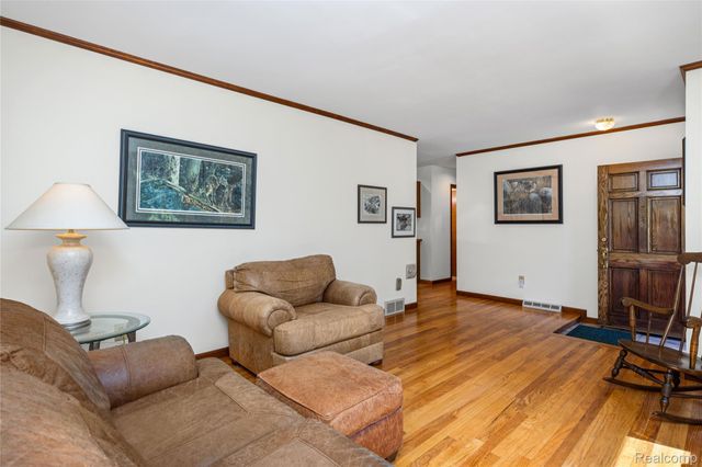 760 Waterbury Road, Highland Charter Township, MI 48356