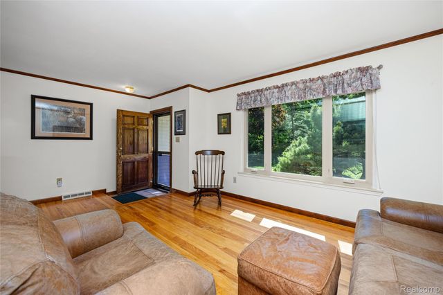 760 Waterbury Road, Highland Charter Township, MI 48356