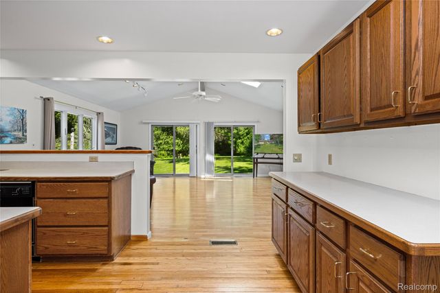 760 Waterbury Road, Highland Charter Township, MI 48356