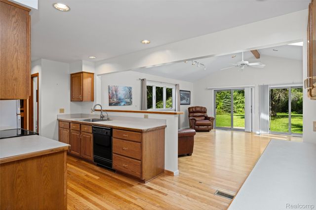 760 Waterbury Road, Highland Charter Township, MI 48356