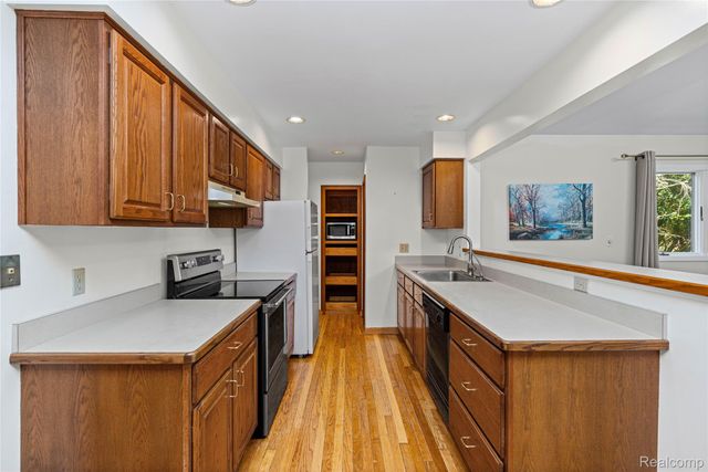 760 Waterbury Road, Highland Charter Township, MI 48356
