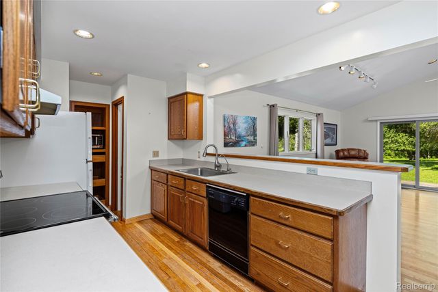 760 Waterbury Road, Highland Charter Township, MI 48356