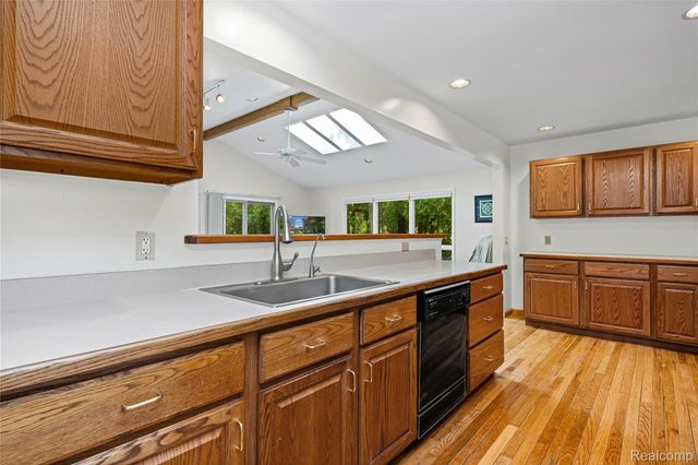 760 Waterbury Road, Highland Charter Township, MI 48356