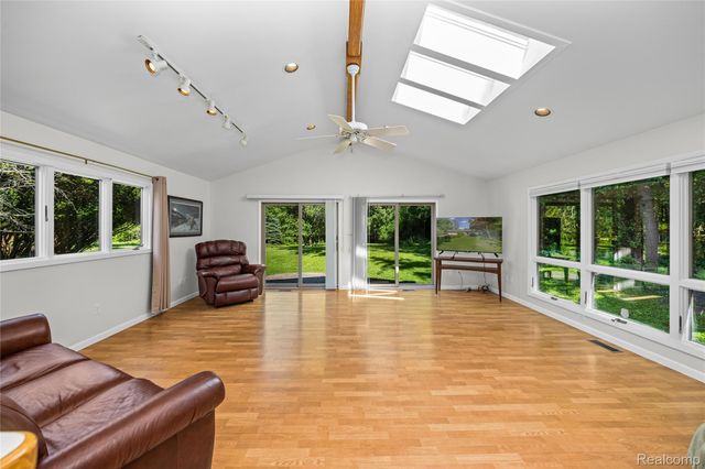 760 Waterbury Road, Highland Charter Township, MI 48356