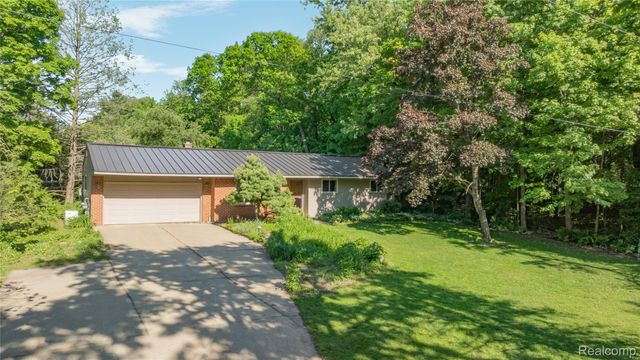 760 Waterbury Road, Highland Charter Township, MI 48356