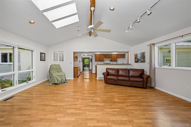 760 Waterbury Road, Highland Charter Township, MI 48356