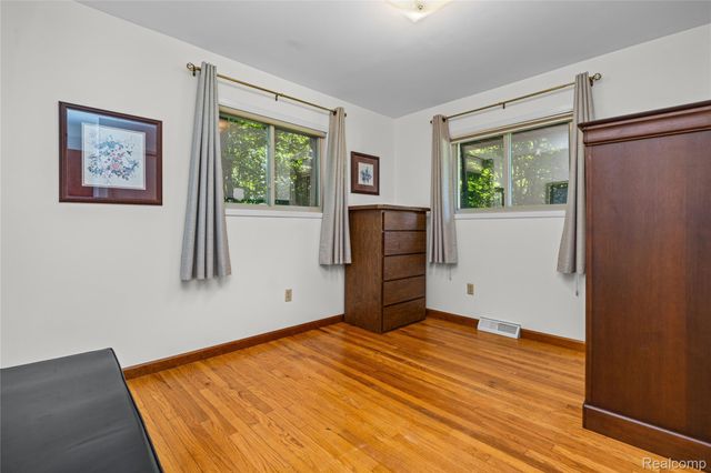 760 Waterbury Road, Highland Charter Township, MI 48356