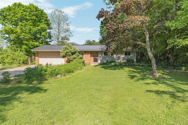 760 Waterbury Road, Highland Charter Township, MI 48356