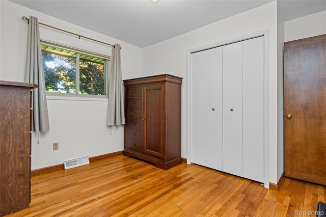 760 Waterbury Road, Highland Charter Township, MI 48356