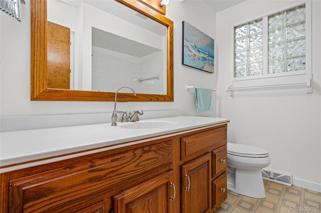 760 Waterbury Road, Highland Charter Township, MI 48356