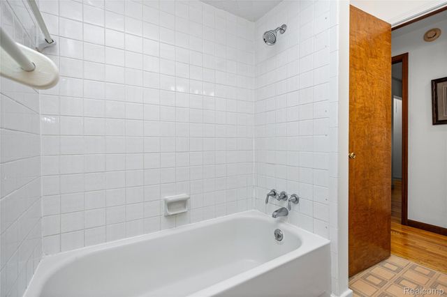760 Waterbury Road, Highland Charter Township, MI 48356
