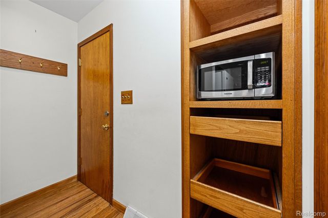 760 Waterbury Road, Highland Charter Township, MI 48356