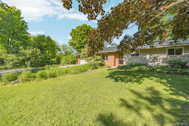 760 Waterbury Road, Highland Charter Township, MI 48356