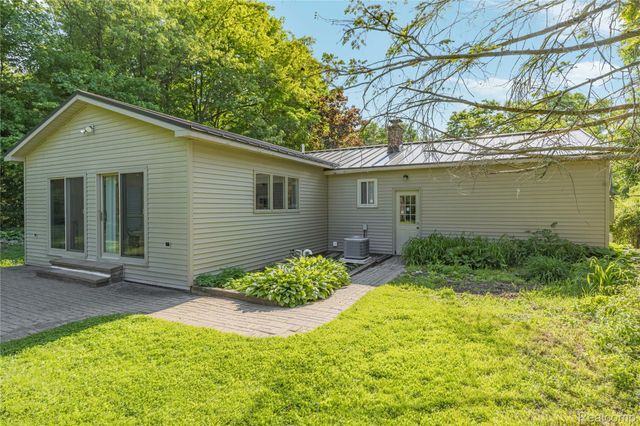 760 Waterbury Road, Highland Charter Township, MI 48356