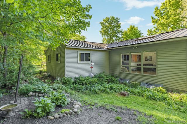 760 Waterbury Road, Highland Charter Township, MI 48356