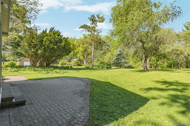 760 Waterbury Road, Highland Charter Township, MI 48356
