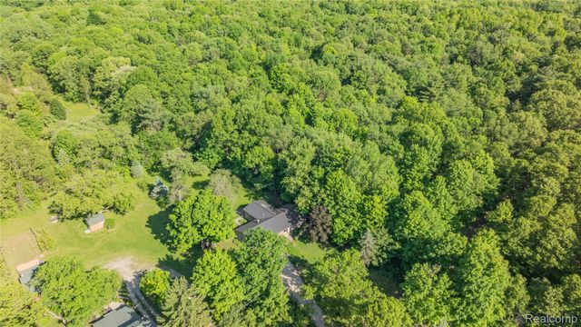760 Waterbury Road, Highland Charter Township, MI 48356
