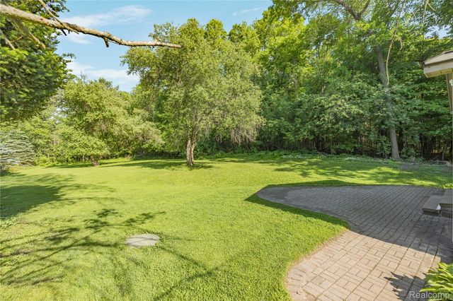 760 Waterbury Road, Highland Charter Township, MI 48356