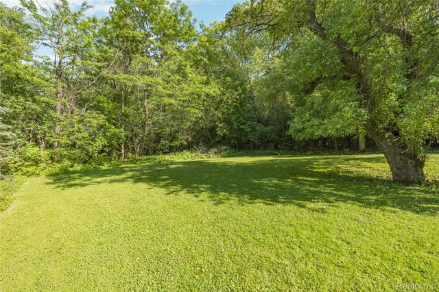 760 Waterbury Road, Highland Charter Township, MI 48356