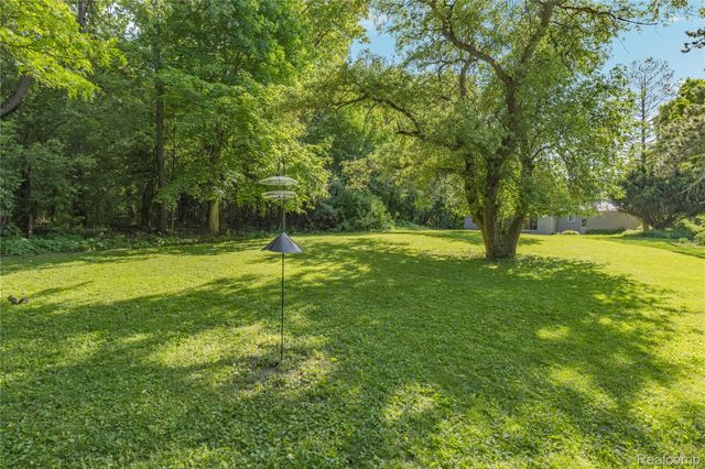760 Waterbury Road, Highland Charter Township, MI 48356