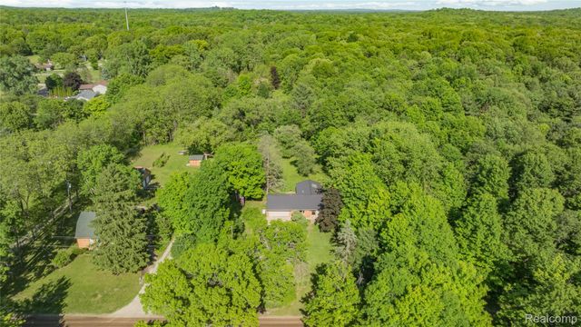 760 Waterbury Road, Highland Charter Township, MI 48356