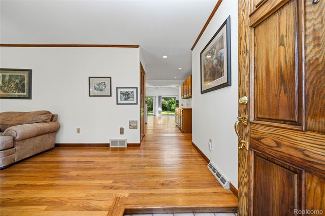 760 Waterbury Road, Highland Charter Township, MI 48356