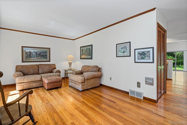 760 Waterbury Road, Highland Charter Township, MI 48356