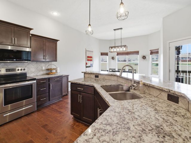 2570 E Keystone Drive, Republic, MO 65738