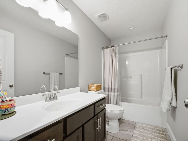 2570 E Keystone Drive, Republic, MO 65738