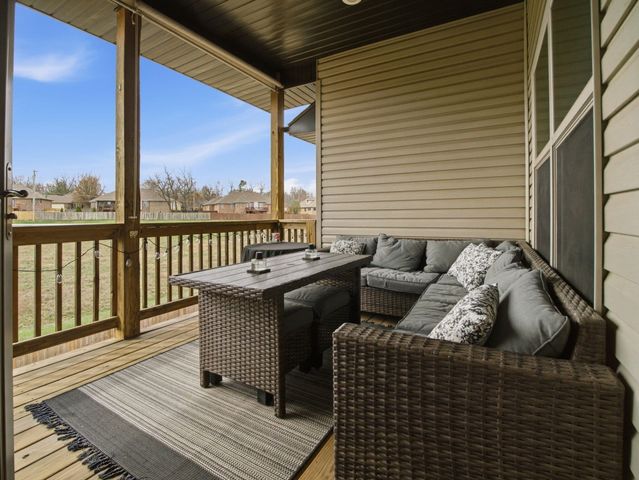 2570 E Keystone Drive, Republic, MO 65738