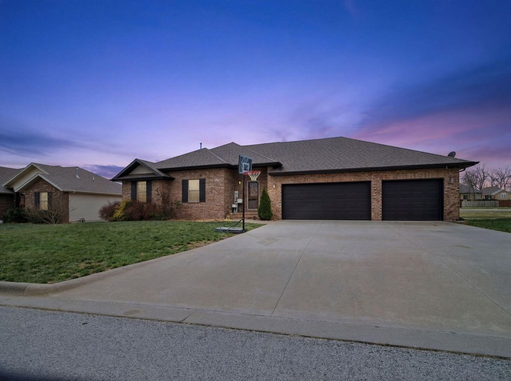 2570 E Keystone Drive, Republic, MO 65738