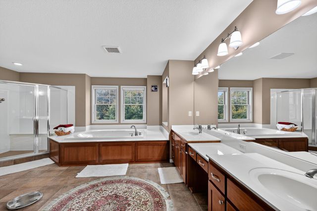 10741 Hawthorn Trail, Woodbury, MN 55129