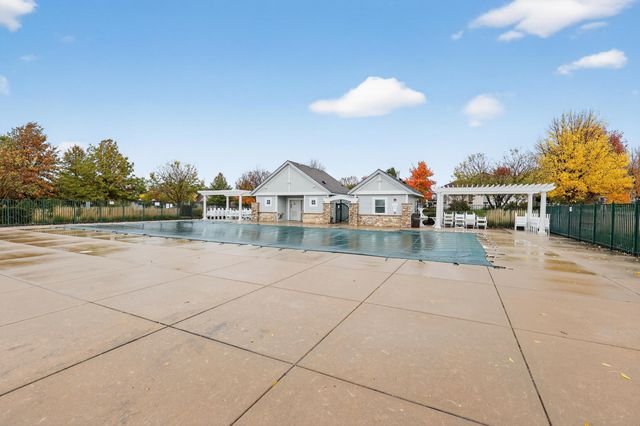 10741 Hawthorn Trail, Woodbury, MN 55129