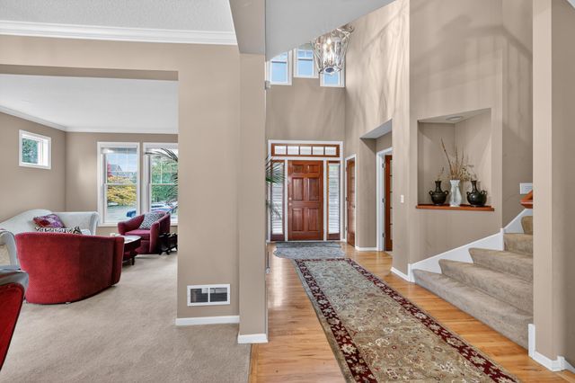 10741 Hawthorn Trail, Woodbury, MN 55129
