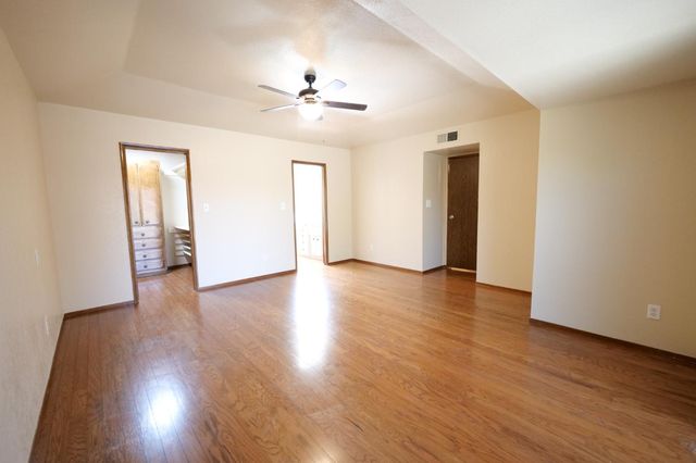 7684 N 6th Street, Fresno, CA 93720