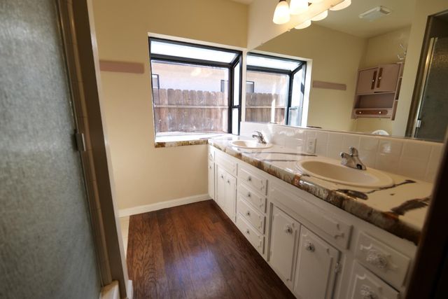 7684 N 6th Street, Fresno, CA 93720