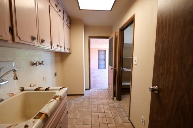 7684 N 6th Street, Fresno, CA 93720