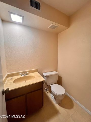 8450 E Old Spanish Trl Apt 227, Tucson, AZ 85710